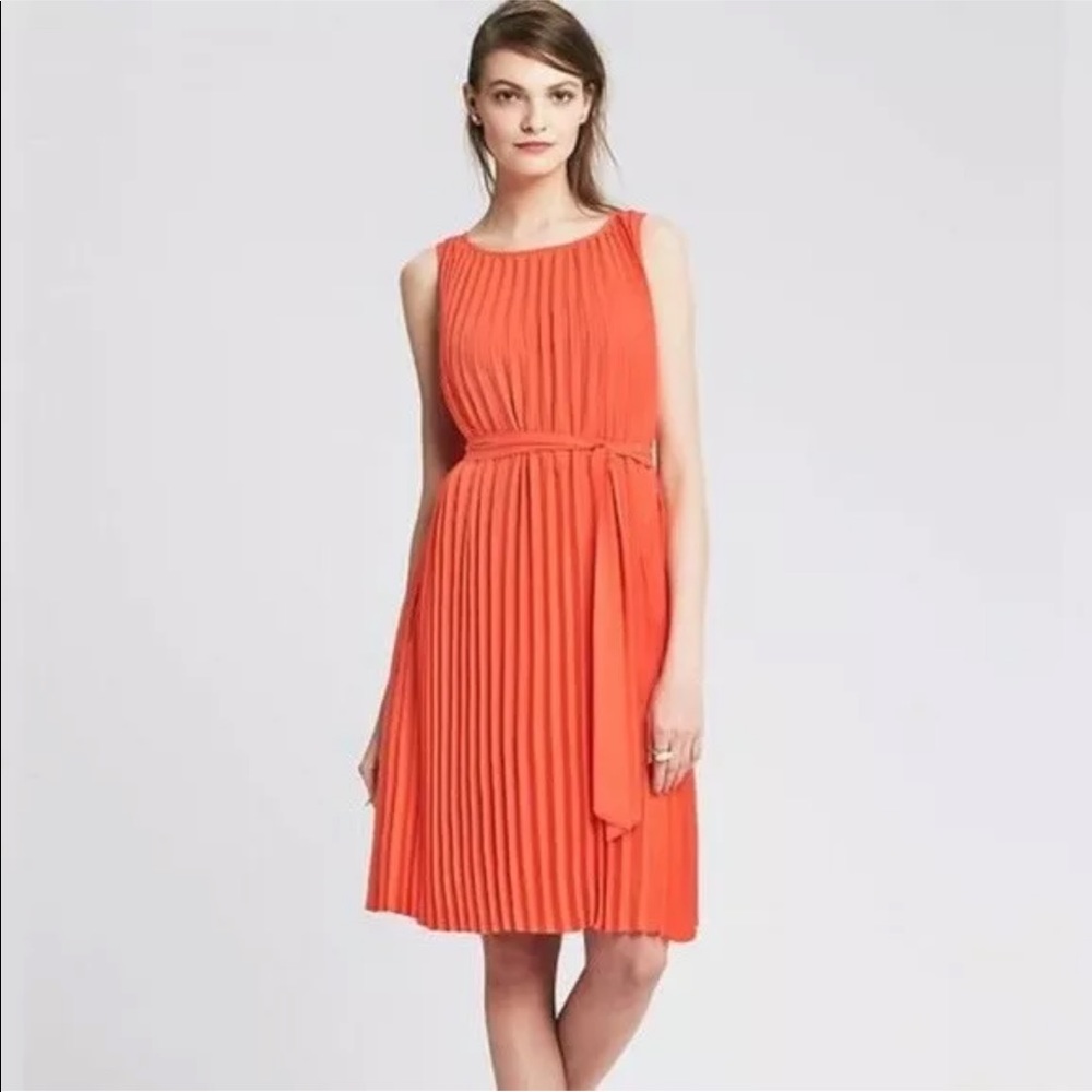 Banana Republic coral Pleated Dress sz 2, NWT